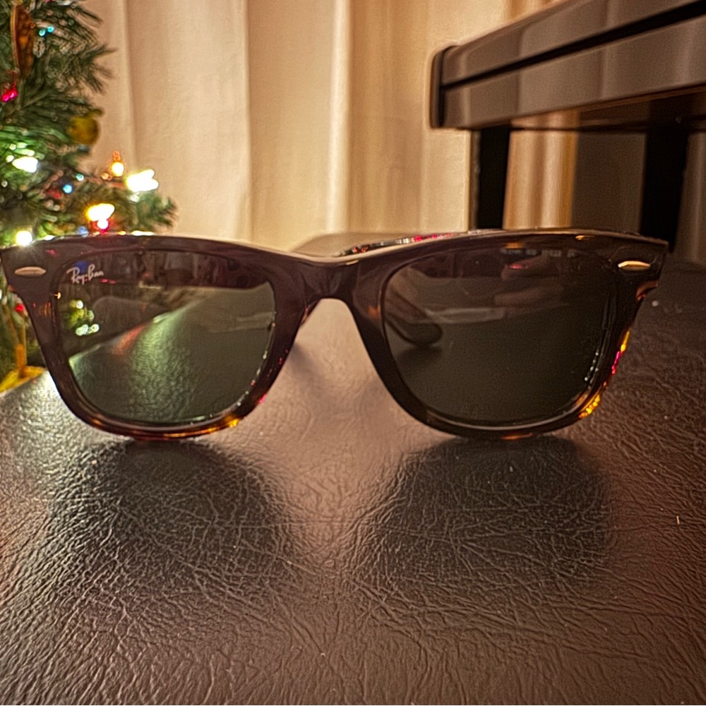 Ray-Ban Wayfarer Tortoise Sunglasses UNISEX